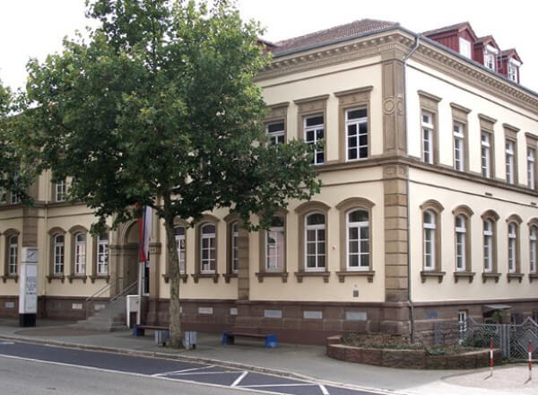 Historische Gebäude erstrahlen in neuen Licht durch Fenster von Benz Fensterbau.